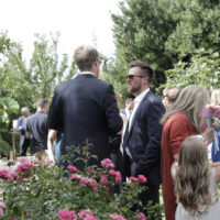 Apéritif dans le jardin location cousinade